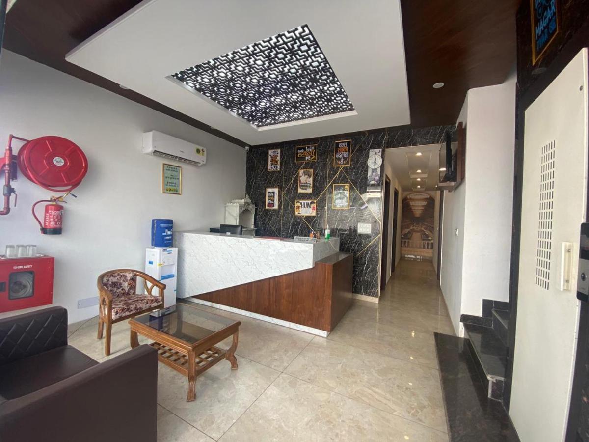 Hotel Hollywood - Family Hotel Zirakpur Exterior foto