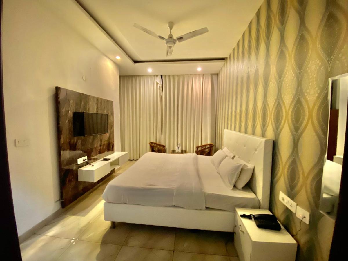 Hotel Hollywood - Family Hotel Zirakpur Exterior foto