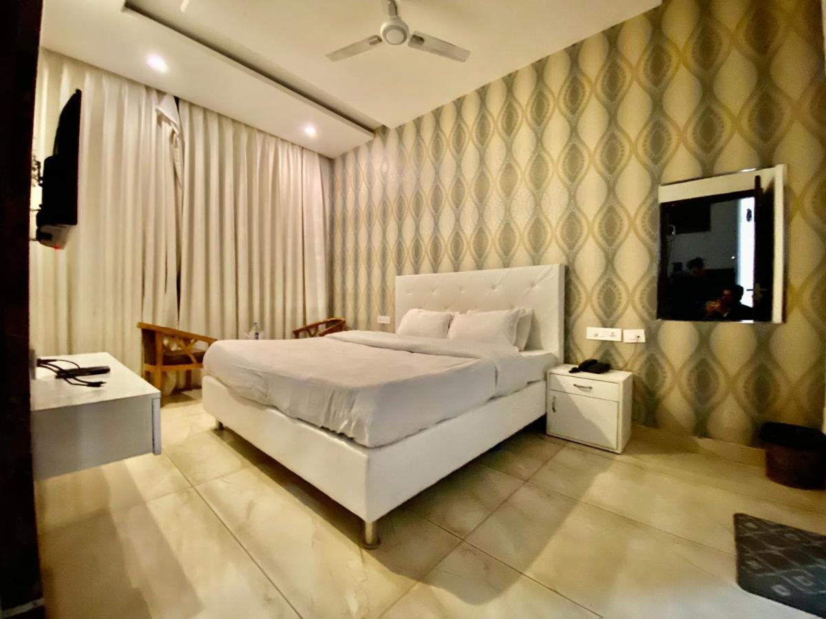 Hotel Hollywood - Family Hotel Zirakpur Exterior foto